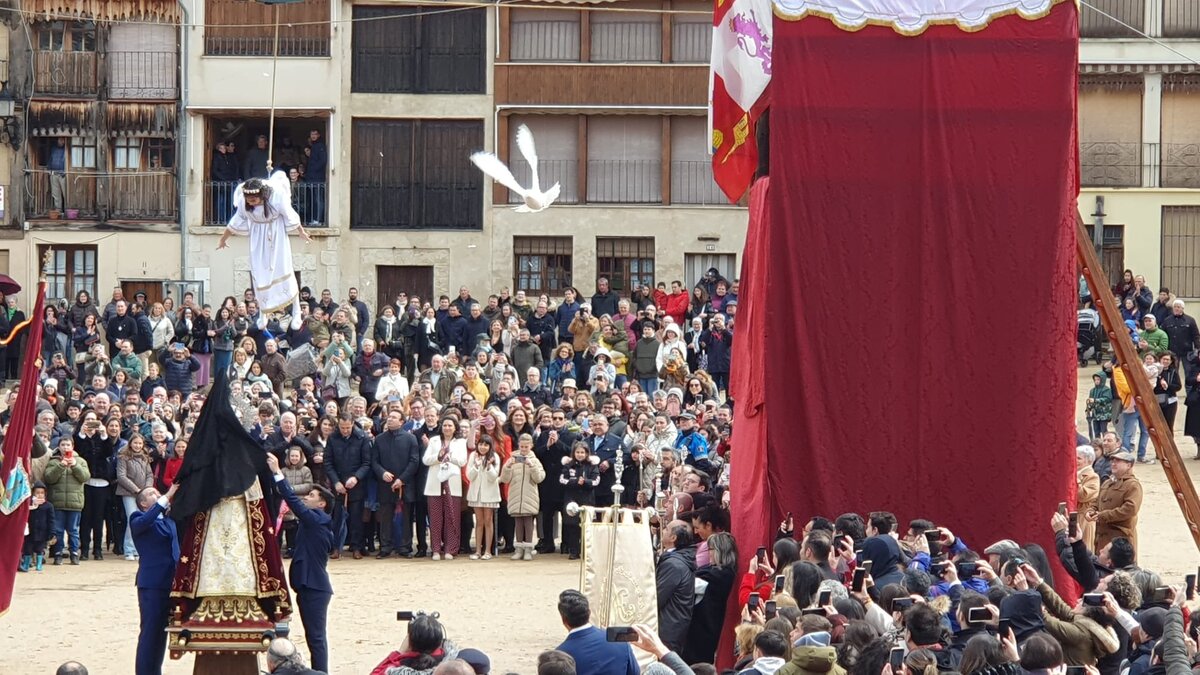 Bajada del Ángel de Peñafiel.  / DIPUTACIÓN DE VALLADOLID