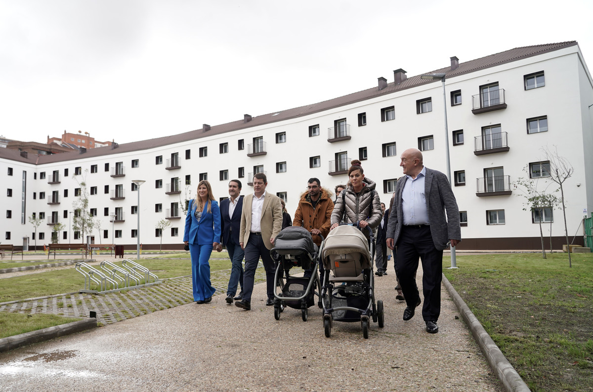 Viviendas rehabilitadas en el edificio Puente Colgante de Valladolid  / RUBÉN CACHO / ICAL