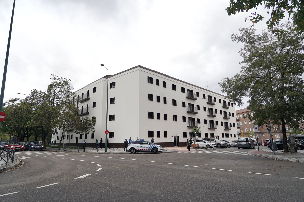 Viviendas rehabilitadas en el edificio Puente Colgante de Valladolid  / RUBÉN CACHO / ICAL