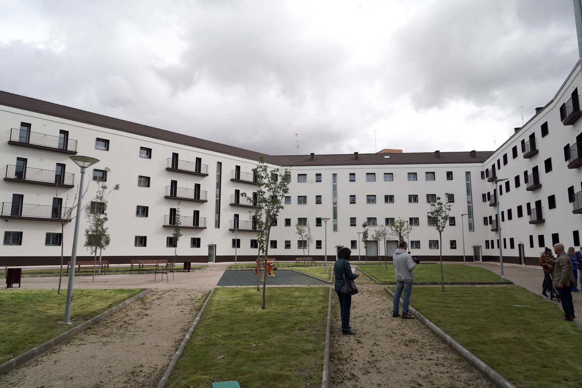 Viviendas rehabilitadas en el edificio Puente Colgante de Valladolid  / RUBÉN CACHO / ICAL