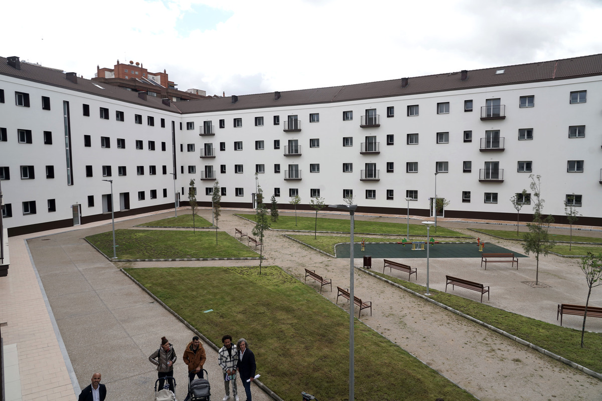 Viviendas rehabilitadas en el edificio Puente Colgante de Valladolid  / RUBÉN CACHO / ICAL