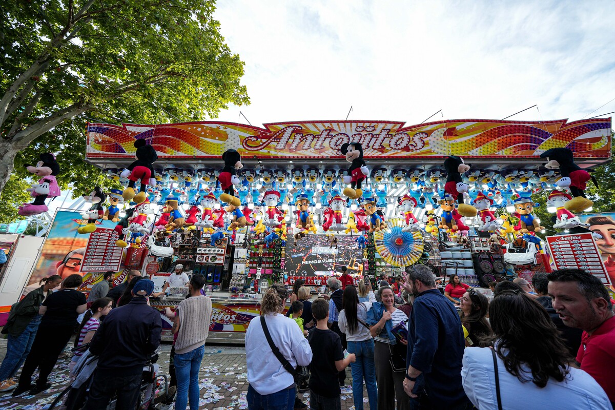 Atracciones de la Feria y Fiestas de la Virgen de San Lorenzo.  / RUBÉN ORTEGA