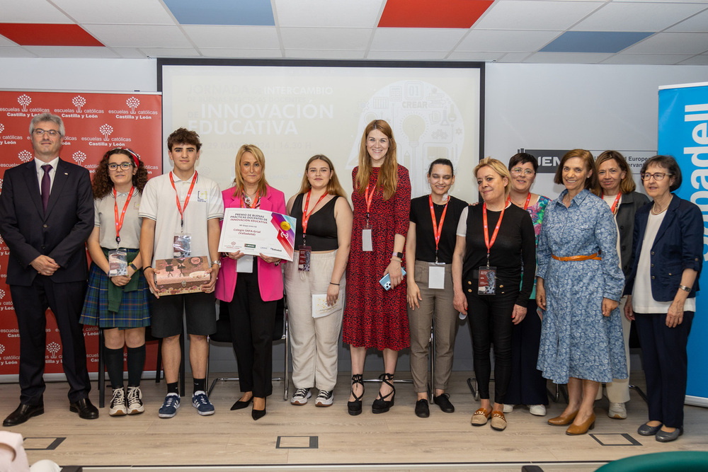 Galardonados de los premios Buenas Prácticas Docentes de Innovación Educativa 2024, que concede Escuelas Católicas Castilla y León.