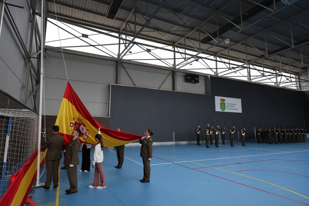 Acto de 'Homenaje a la Bandera y a los que dieron su vida por España' celebrado en Renedo.