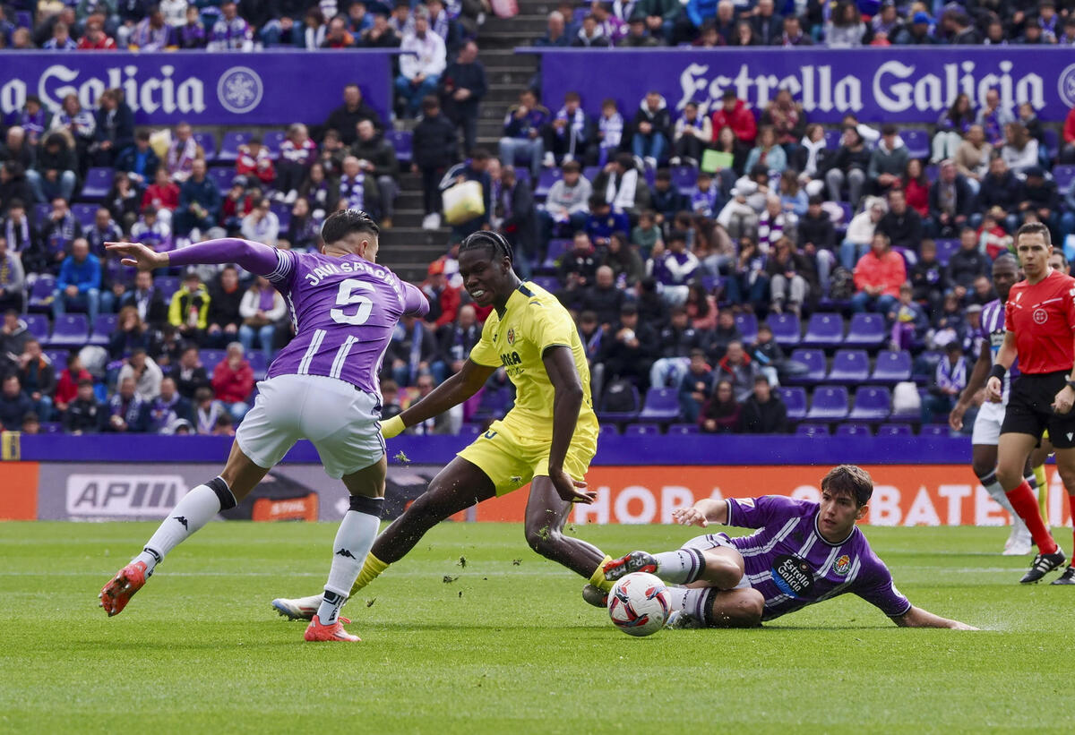 Partido entre el Real Valladolid y el Villarreal en el José Zorrilla.  / EFE