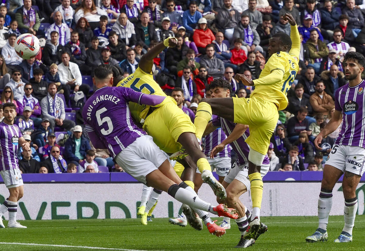 Partido entre el Real Valladolid y el Villarreal en el José Zorrilla.  / EFE