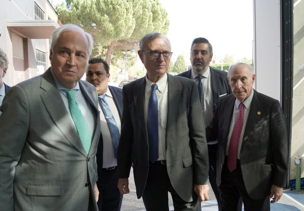 El presidente del Patronato de la Fundación Cartif, Félix Moracho (C), el director del Centro Tecnológico Cartif, José Ramón Perán (D), y el presidente del TSJCyL, José Luis Concepción, participan en un acto institucional con motivo de su 30 aniversa