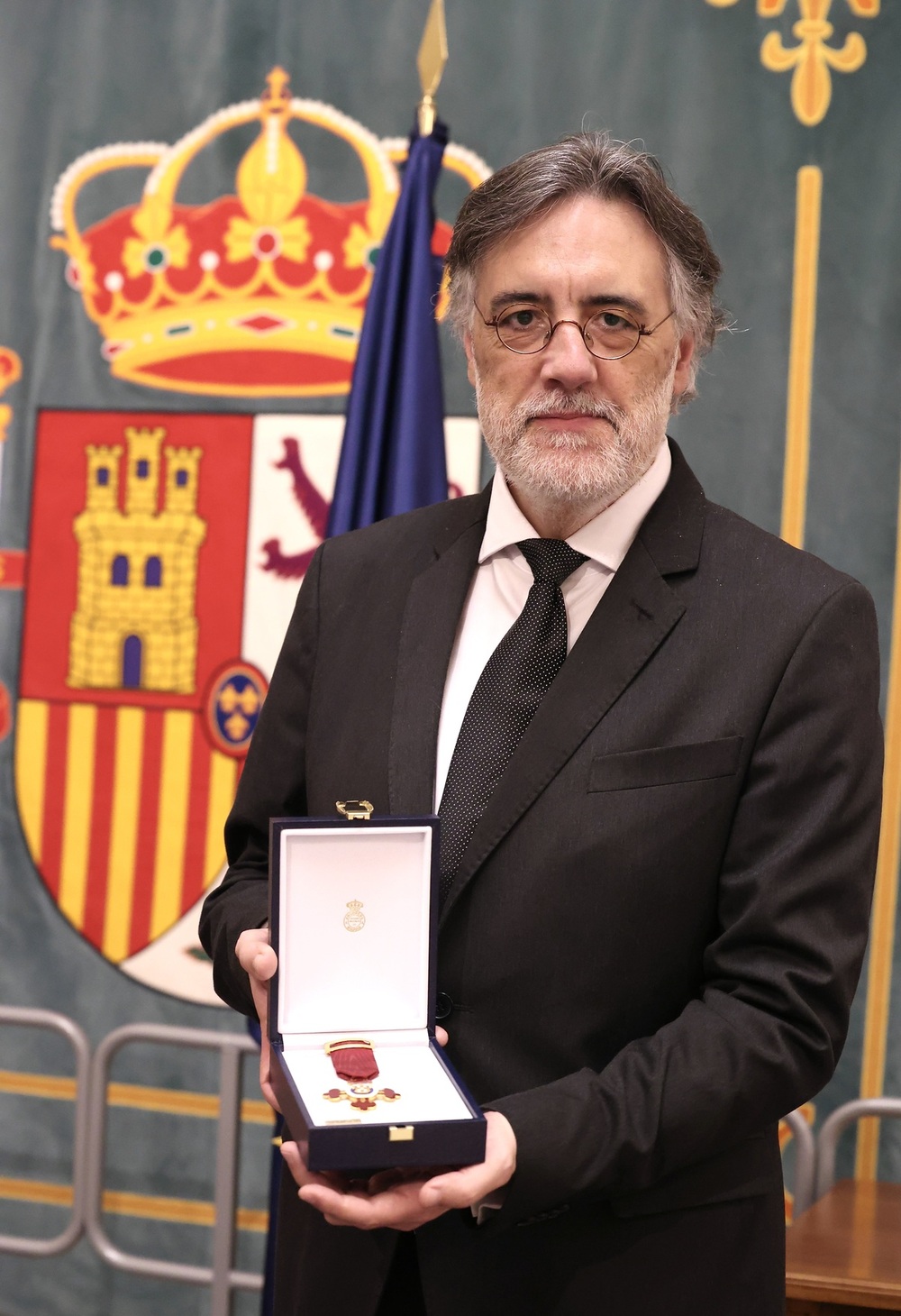 Imposición de la cruz de la Orden Civil de Alfonso X el Sabio al músico vallisoletano Diego Fernández Magdaleno.