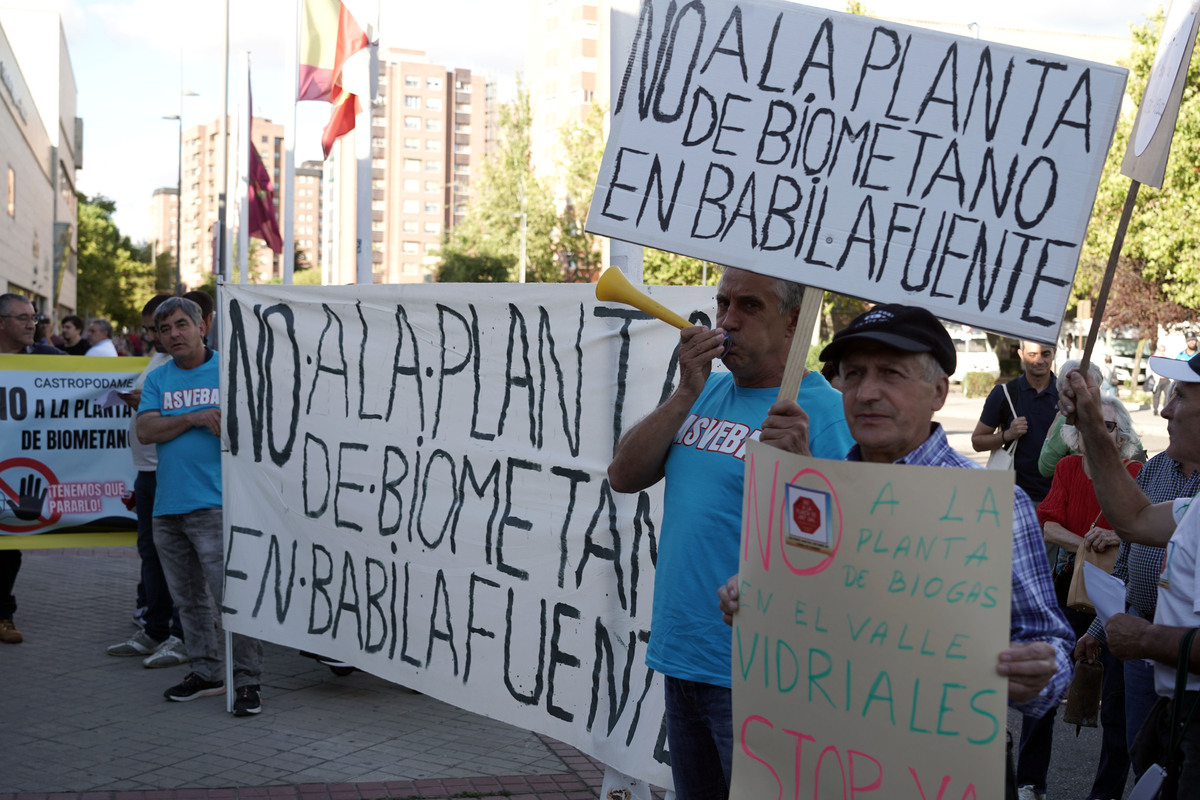 Concentración ciudadana en Valladolid contra la instalación de plantas de biogás.