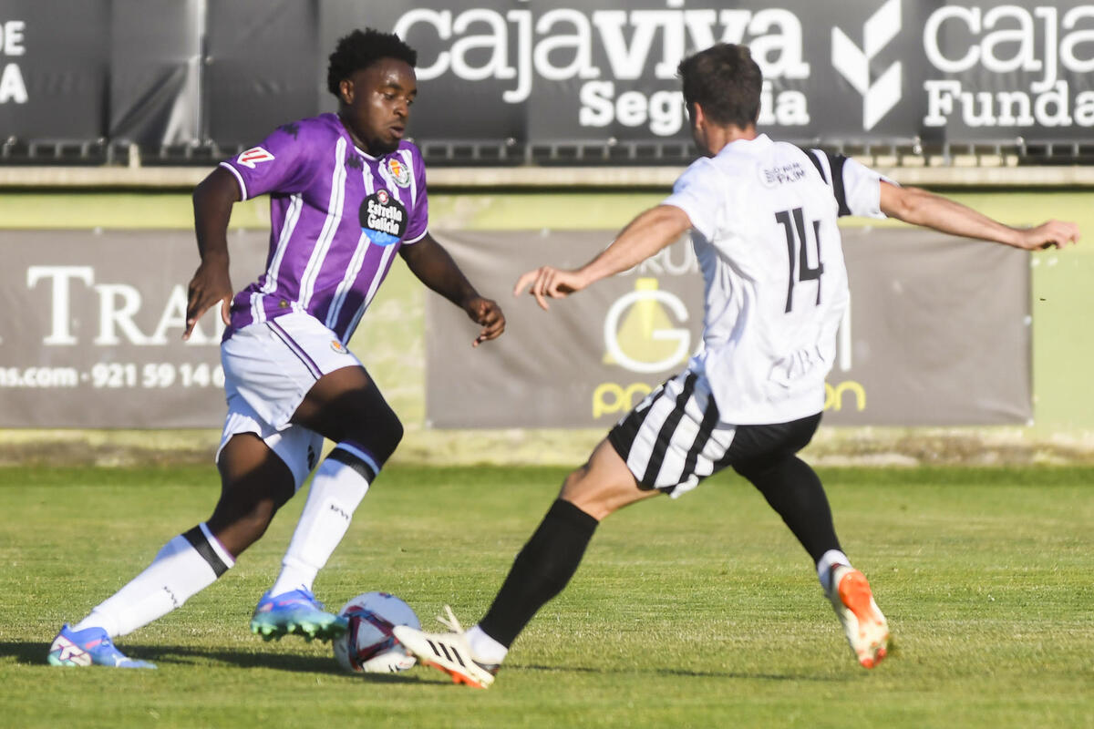 Imagen del amistoso Gimnástica Segoviana-Real Valladolid.  / EFE