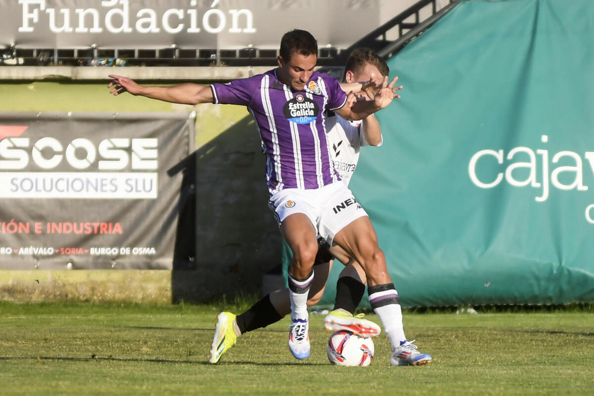 Imagen del amistoso Gimnástica Segoviana-Real Valladolid.  / EFE