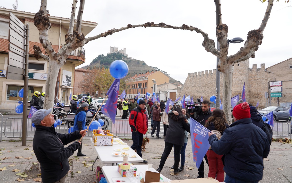 Acto reivindicativo-festivo de la Plataforma A11 Pasos de Peñafiel  / MIRIAM CHACÓN (ICAL)