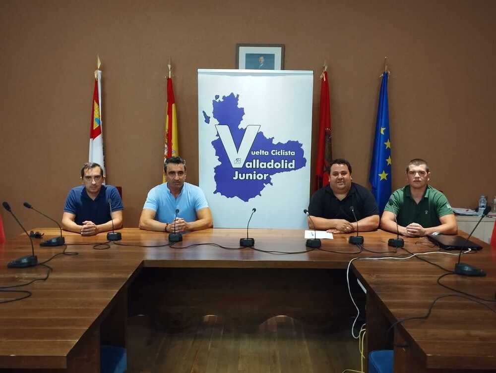 Firma del acuerdo entre la Vuelta a Valladolid júnior y el Ayuntamiento de Boecillo.