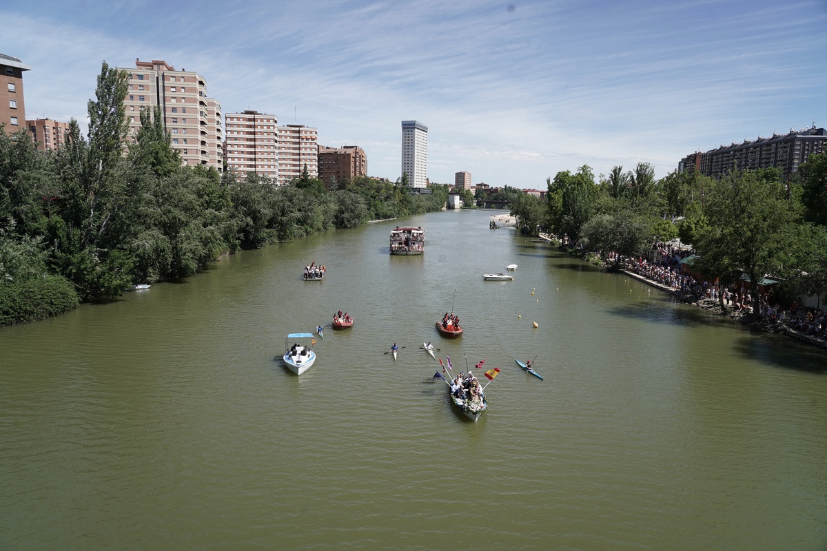 Procesión fluvial de la Virgen del Carmen.  / RUBÉN CACHO (ICAL)