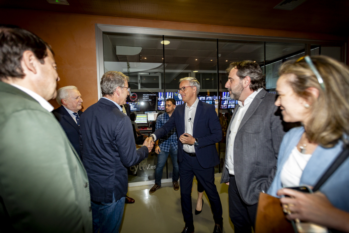 Visita del presidente del Partido Popular, Alberto Núñez Feijóo, al edificio Promecal   / JONATHAN TAJES