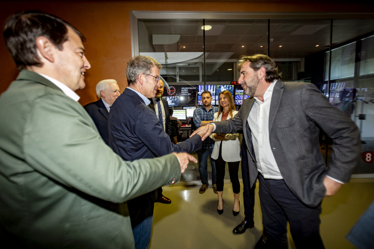 Visita del presidente del Partido Popular, Alberto Núñez Feijóo, al edificio Promecal   / JONATHAN TAJES