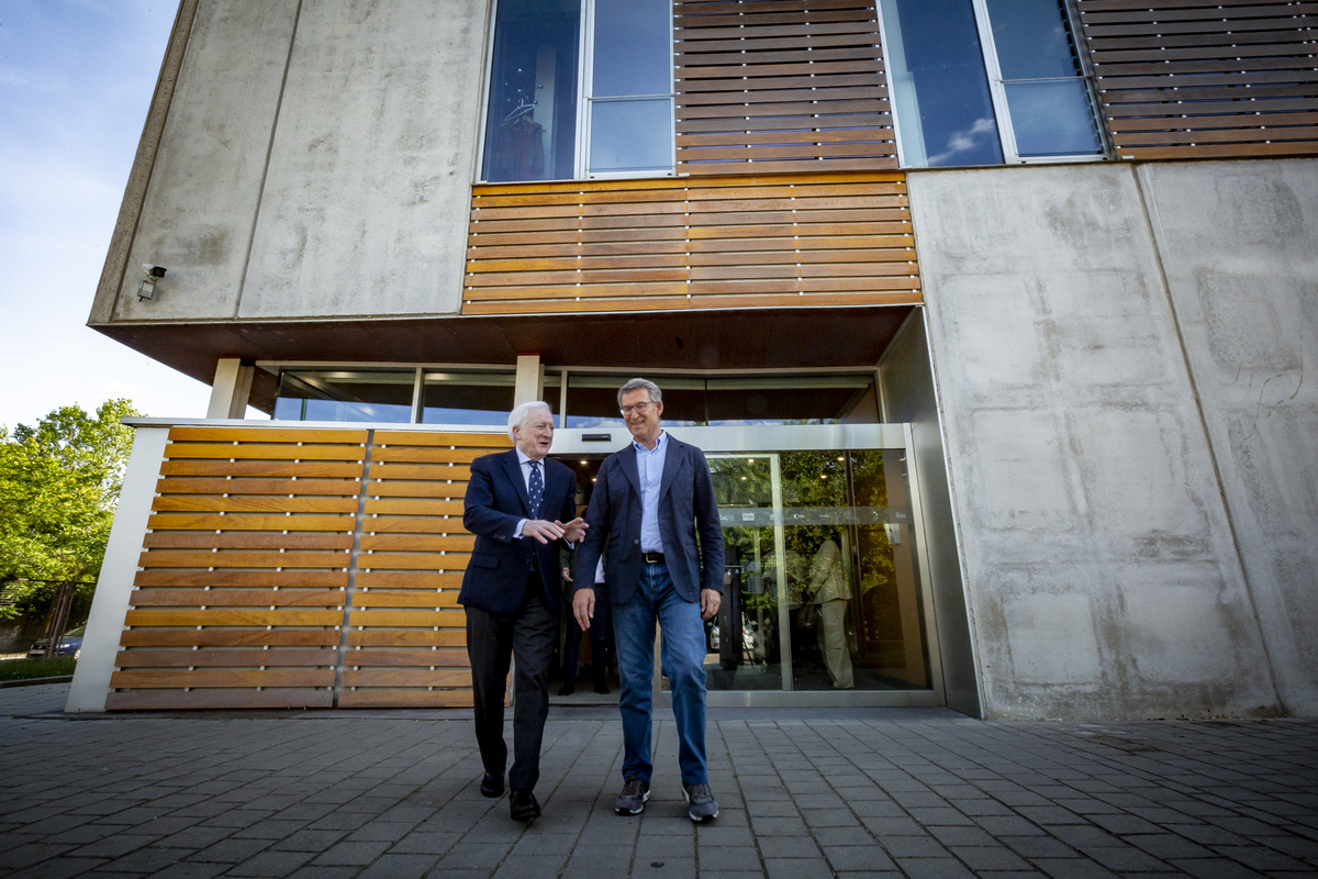 Visita del presidente del Partido Popular, Alberto Núñez Feijóo, al edificio Promecal   / JONATHAN TAJES