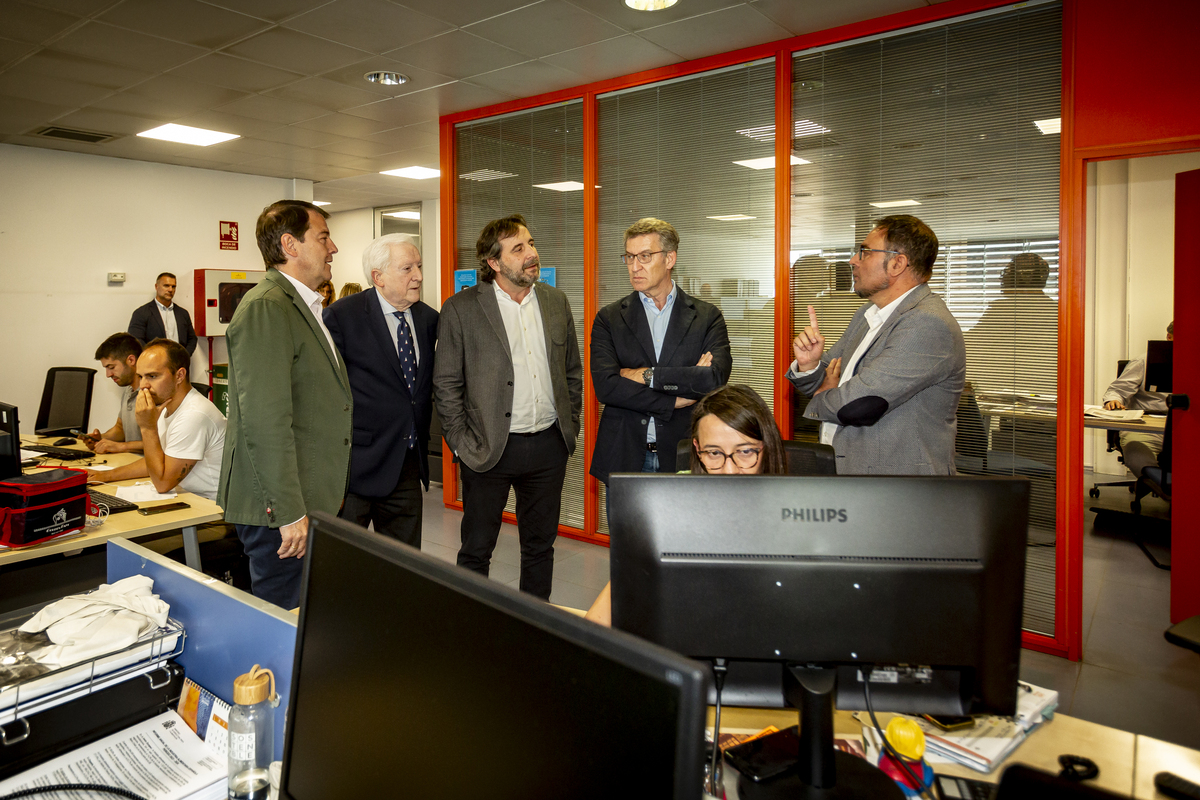 Visita del presidente del Partido Popular, Alberto Núñez Feijóo, al edificio Promecal   / JONATHAN TAJES