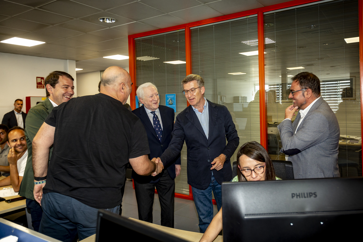 Visita del presidente del Partido Popular, Alberto Núñez Feijóo, al edificio Promecal   / JONATHAN TAJES