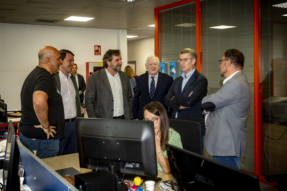 Visita del presidente del Partido Popular, Alberto Núñez Feijóo, al edificio Promecal   / JONATHAN TAJES