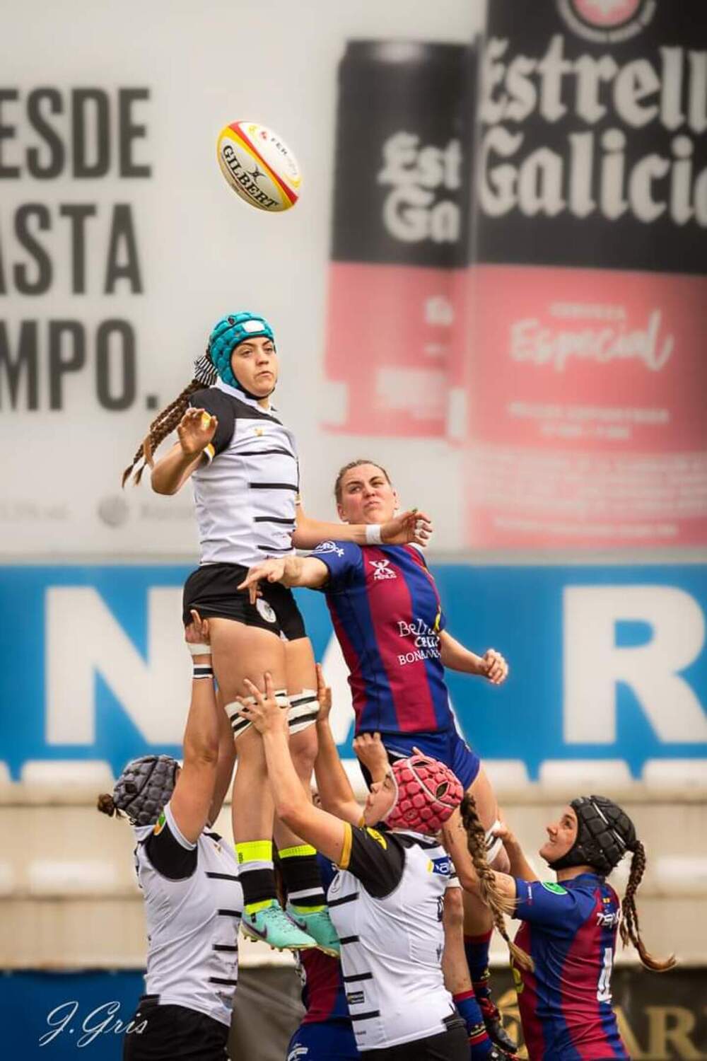 Partido disputado por El Salvador femenino en Barcelona ante el Social Energy AVRFCB. 