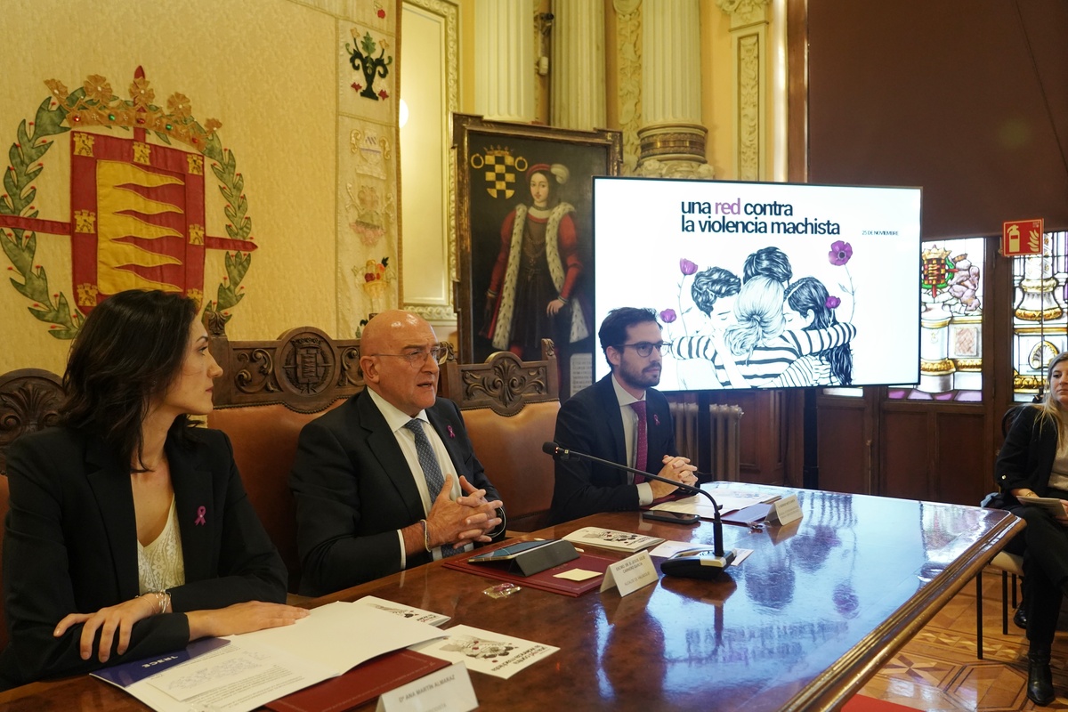 Acto institucional en Valladolid con motivo del Día Internacional de la Eliminación de la Violencia contra las Mujeres  / RUBÉN CACHO / ICAL