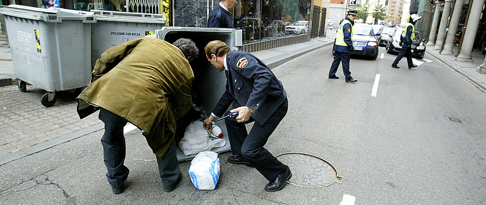 Antes de la explosión, la Policía buscó el artefacto en los contenedores del entorno.