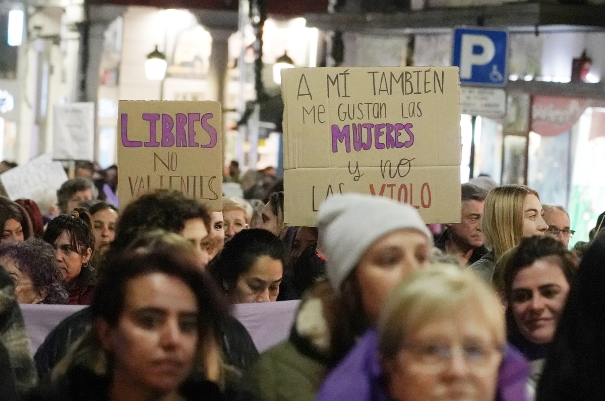 Manifestación en Valladolid con motivo del Día Internacional de la Eliminación de la Violencia contra las Mujeres  / RUBÉN CACHO (ICAL)