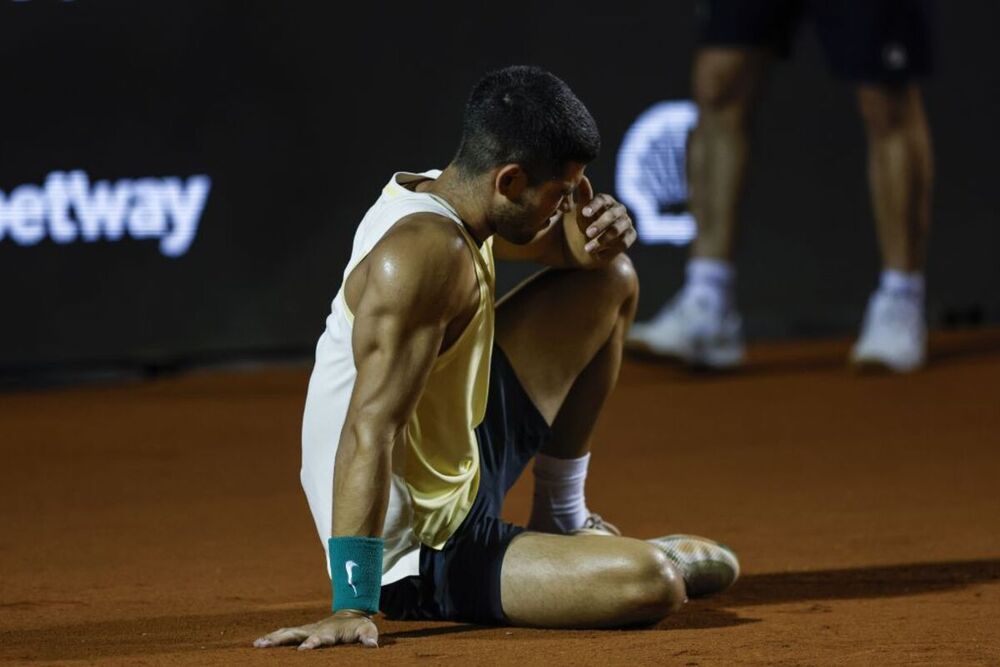 Alcaraz se retira lesionado en su estreno en Río de Janeiro