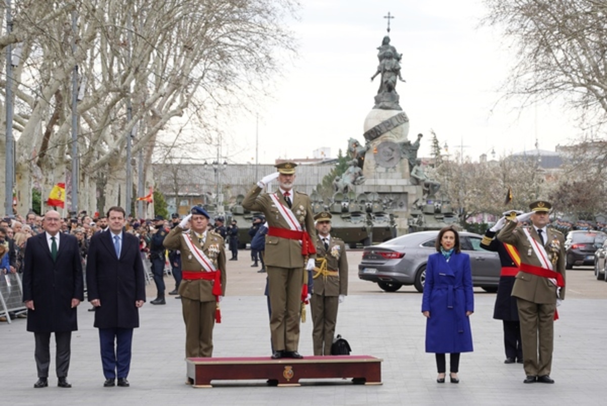 El rey preside el acto por el 375 aniversario del Regimiento de Caballería ‘Farnesio’ 12  / ICAL