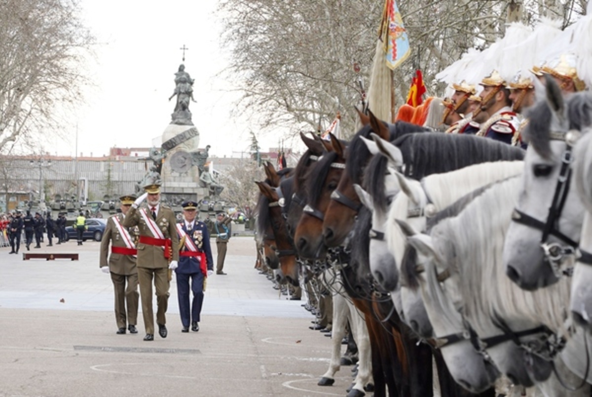 El rey preside el acto por el 375 aniversario del Regimiento de Caballería ‘Farnesio’ 12  / ICAL