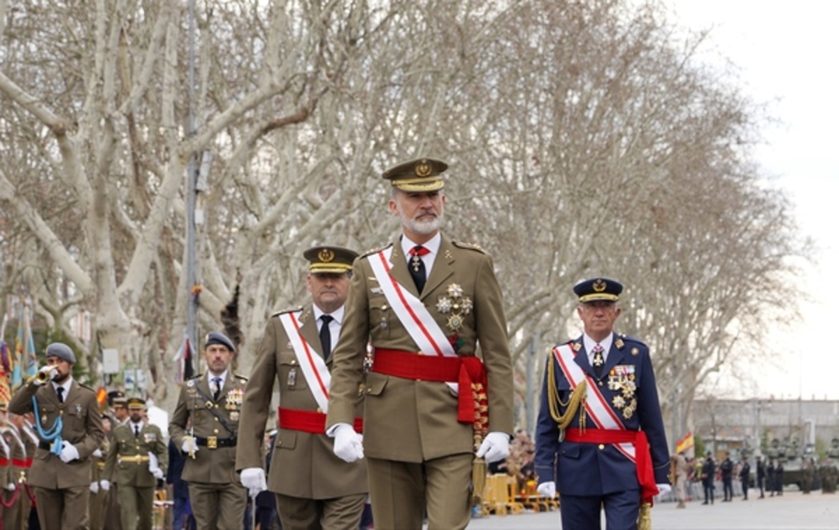 El rey preside el acto por el 375 aniversario del Regimiento de Caballería ‘Farnesio’ 12  / ICAL