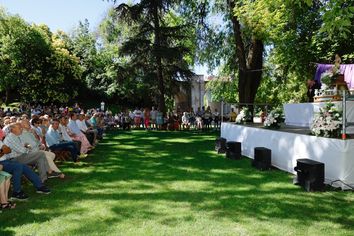 Misa en Las Moreras por la Virgen del Carmen.  / AYUNTAMIENTO DE VALLADOLID