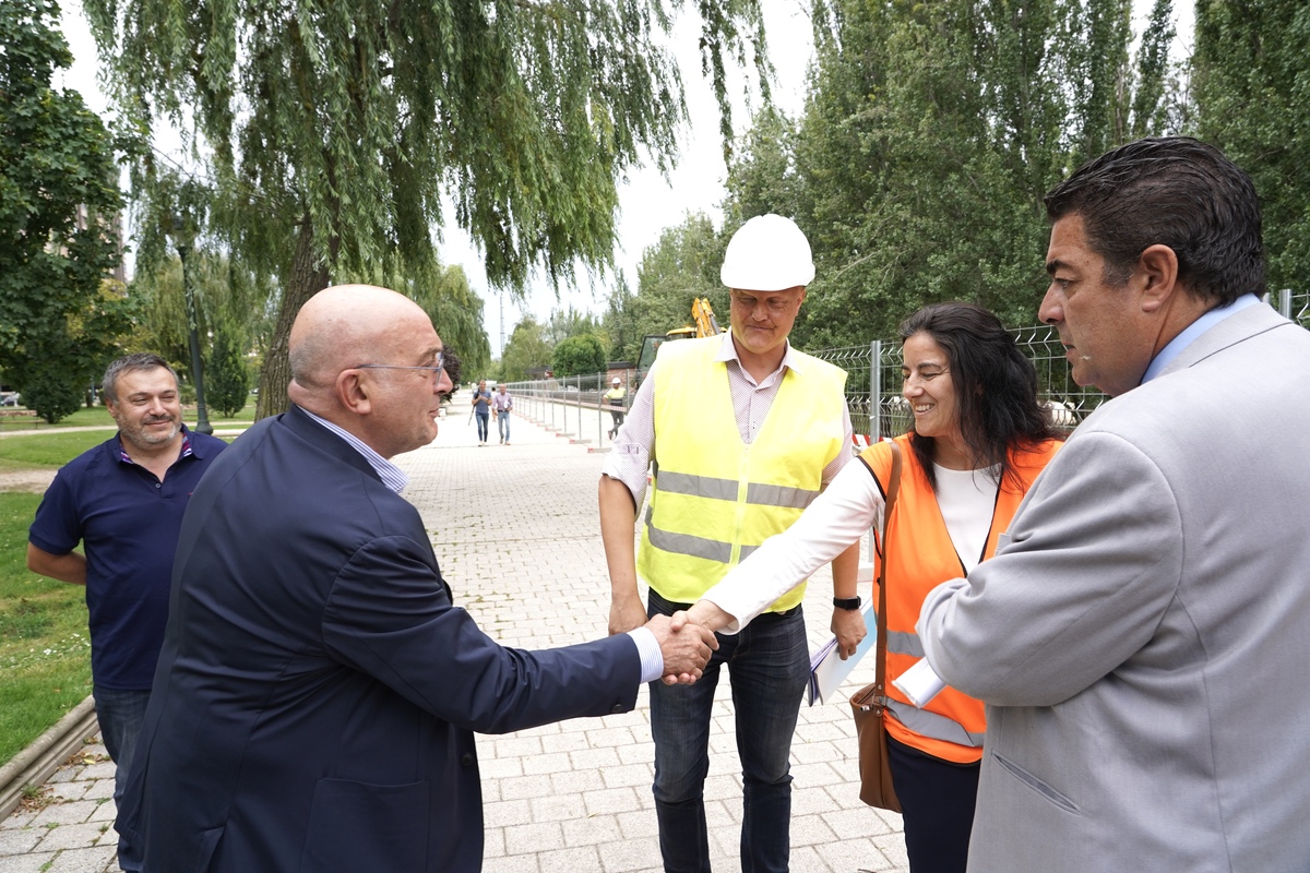 Obras del carril bici del paseo de Isabel la Católica  / MIRIAM CHACÓN / ICAL