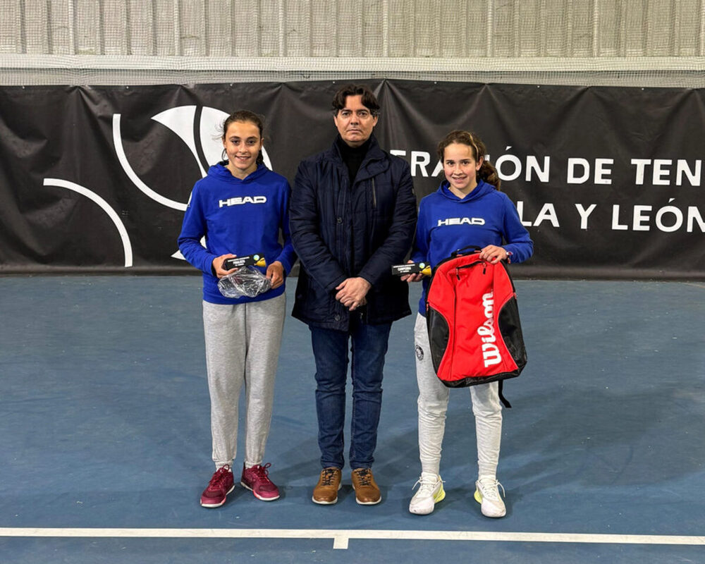 Podio sub 14 femenino del Circuito Nacional Champions Bowl.