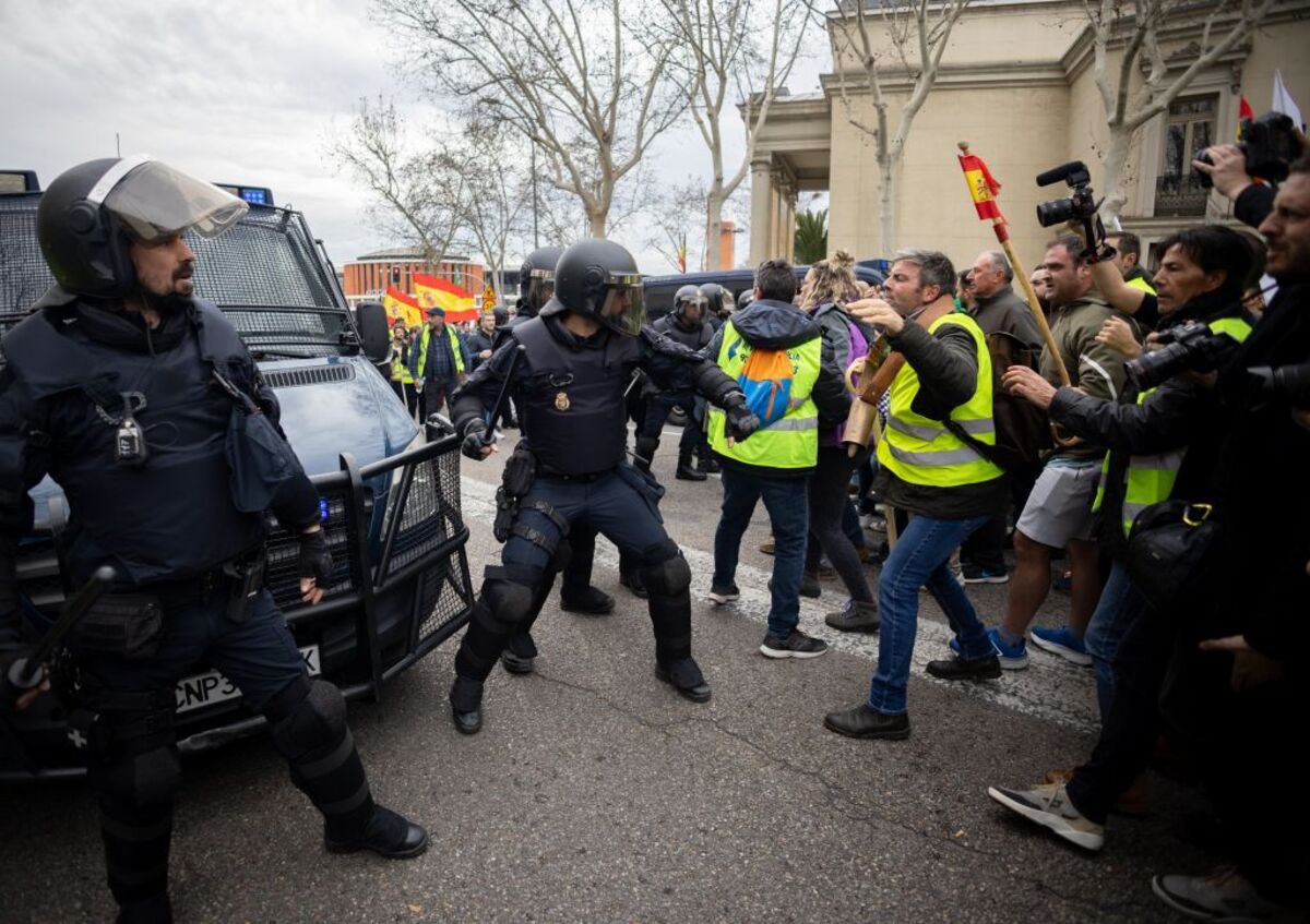 Décimosexta jornada de protestas de los tractores en las carreteras españolas para pedir mejoras en el sector  / EDUARDO PARRA