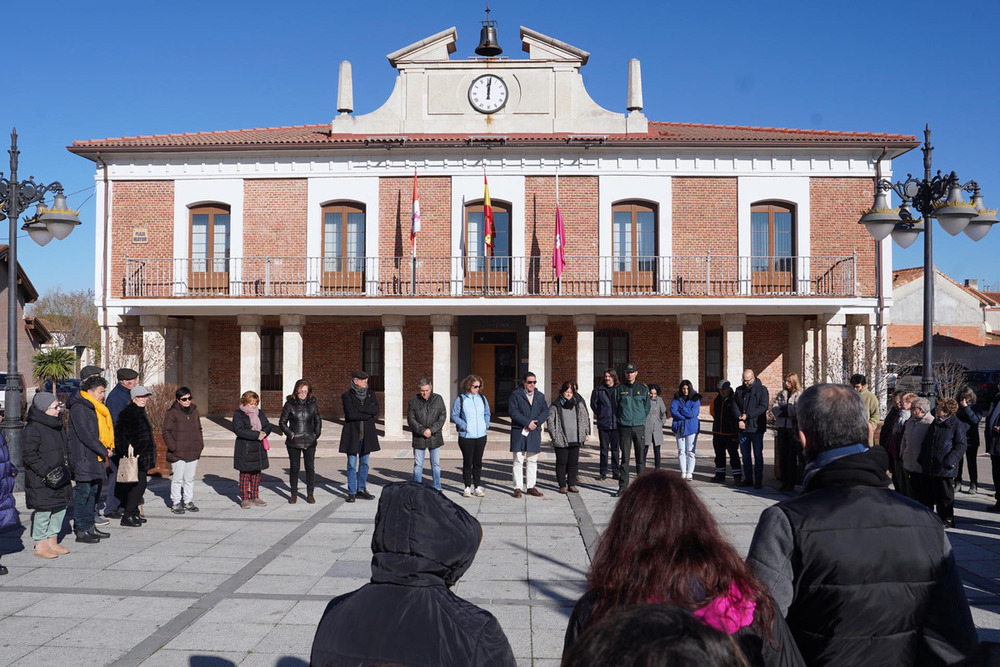 Minuto de silencio en Viana de Vega.