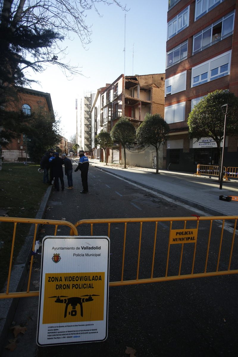 Derrumbe de parte del edificio en ruinas de la plaza San Nicolas  / JONATHAN TAJES