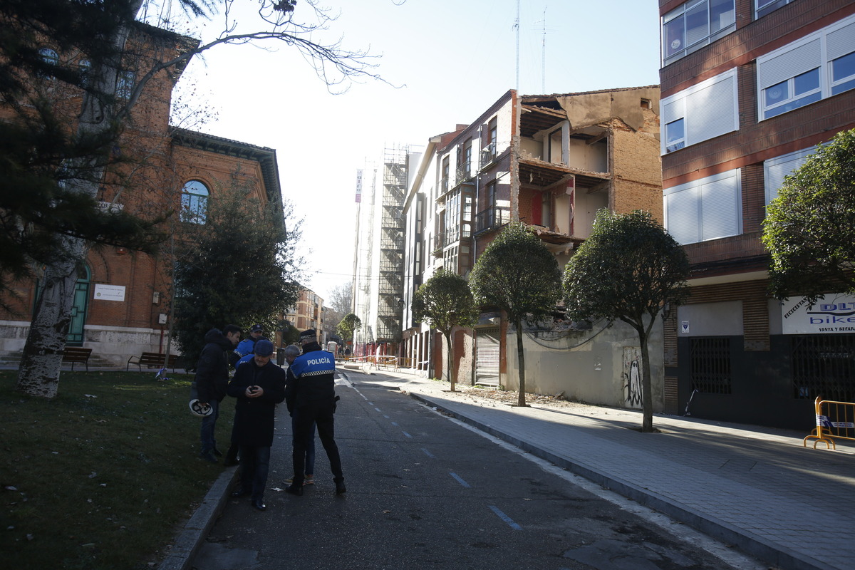 Derrumbe de parte del edificio en ruinas de la plaza San Nicolas  / JONATHAN TAJES