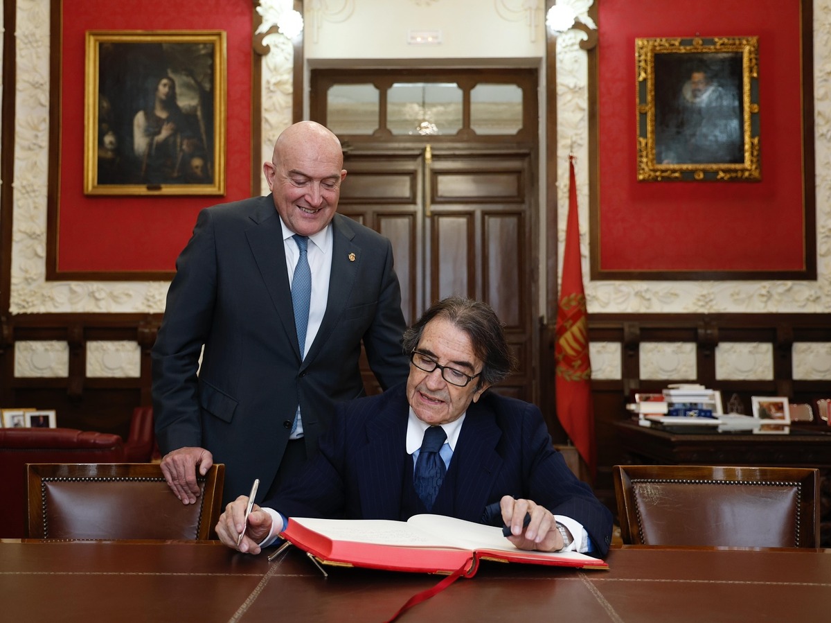 Nombramiento de Enrique Cornejo como Hijo Predilecto de Valladolid  / AYUNTAMIENTO DE VALLADOLID