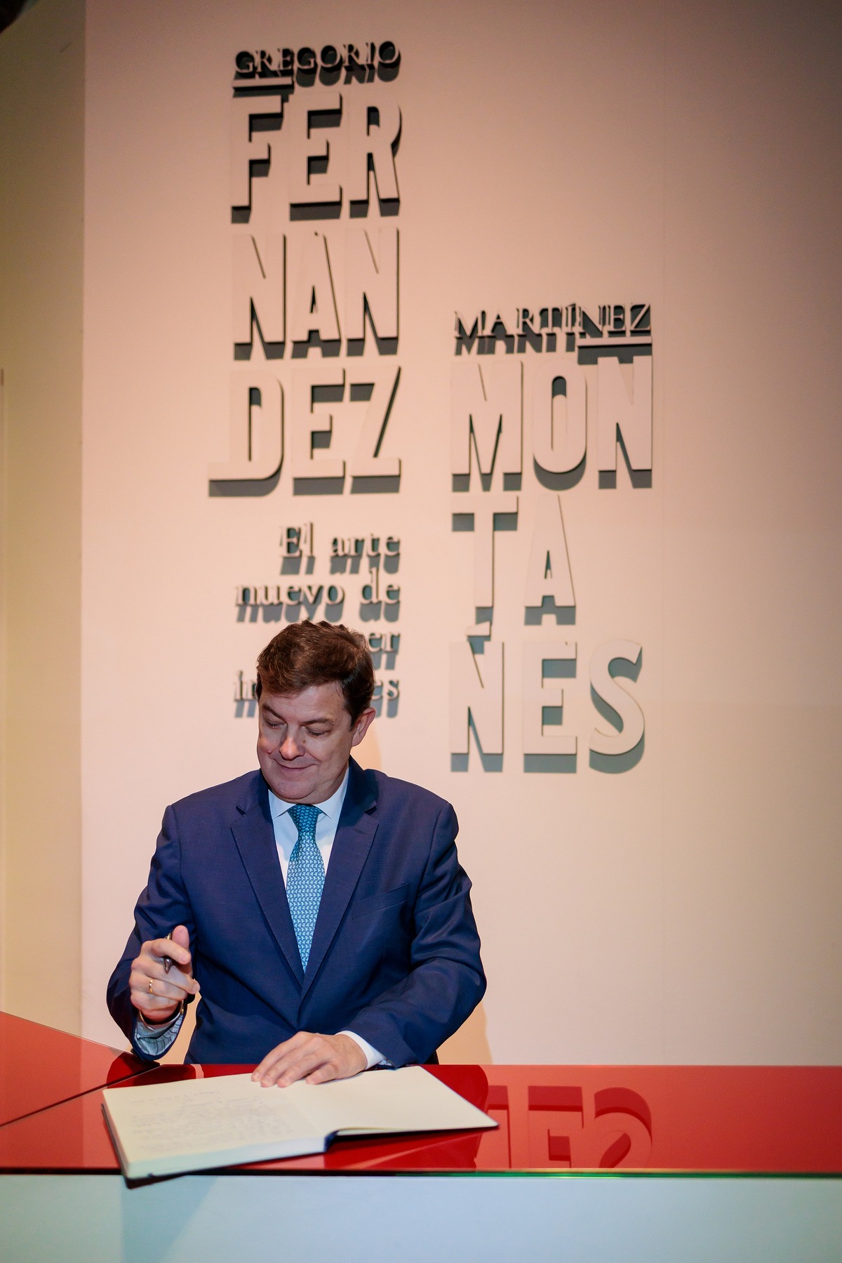 El presidente de la Junta de Castilla y León visita la exposición ‘Gregorio Fernández - Martínez Montañés: El arte nuevo de hacer imágenes’  / JCYL / ICAL