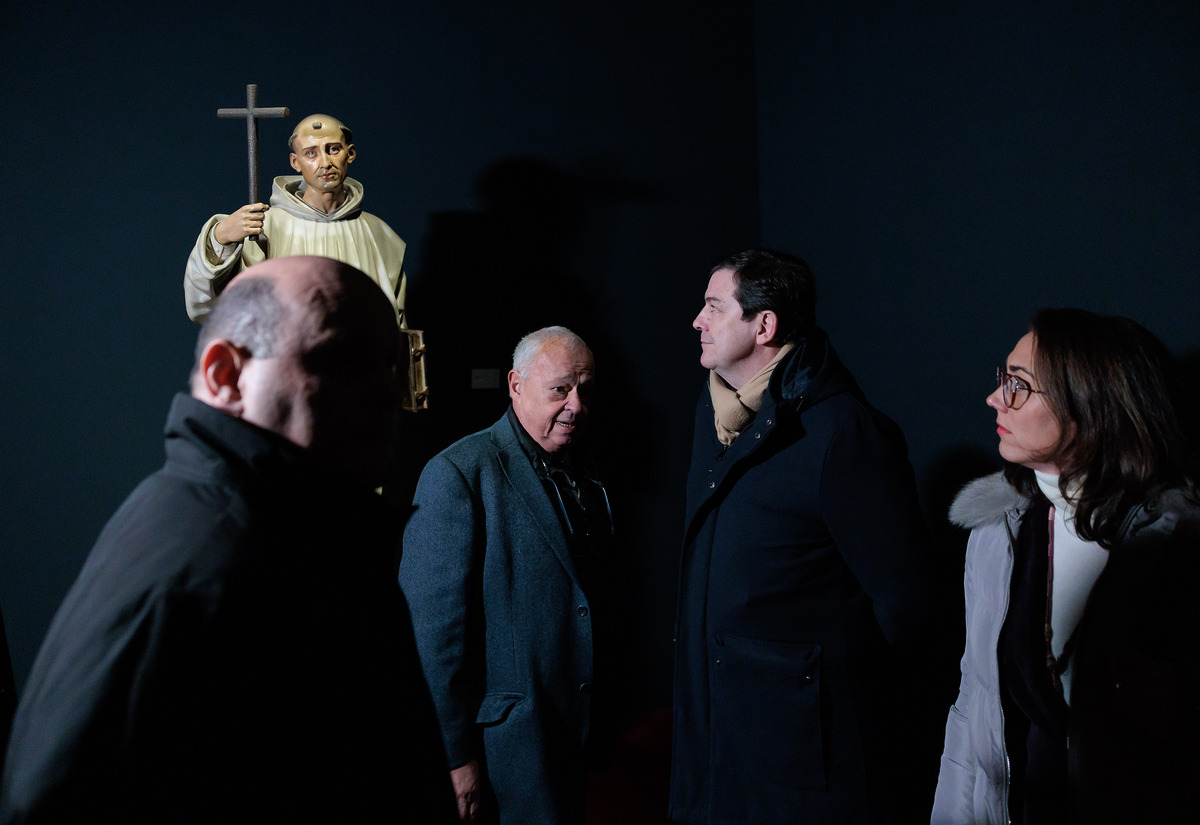 El presidente de la Junta de Castilla y León visita la exposición ‘Gregorio Fernández - Martínez Montañés: El arte nuevo de hacer imágenes’  / JCYL / ICAL