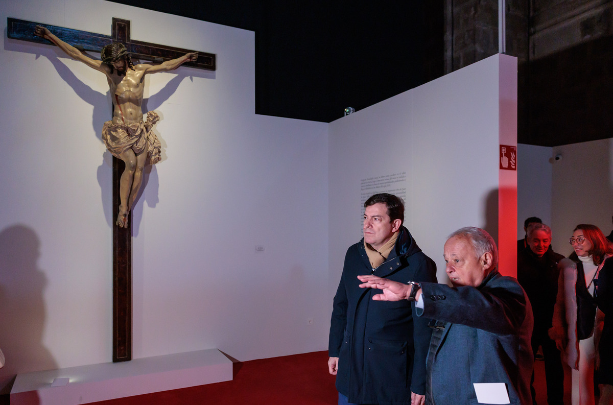 El presidente de la Junta de Castilla y León visita la exposición ‘Gregorio Fernández - Martínez Montañés: El arte nuevo de hacer imágenes’  / JCYL / ICAL