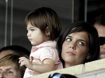 Suri, la hija de Tom Cruise, prescinde de su apellido paterno