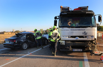 Un fallecido y una herida en una colisión en Palencia