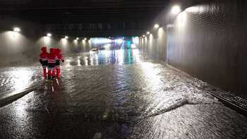 La tormenta inunda túneles y provoca 60 salidas de Bomberos