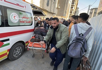 La OMS insta a 'dejar de atacar hospitales' en Gaza