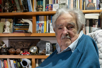 Mujica anuncia la extensión del cáncer y pide morir 'tranquilo'