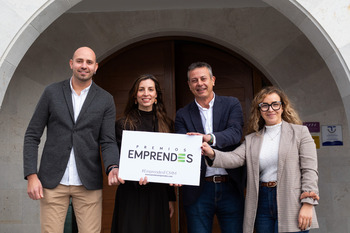 Miel 79, NaturSnacks y Vinok pugnan por los Premios Emprendes