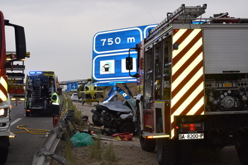 Dos fallecidos y diez heridos en carretera en el Puente